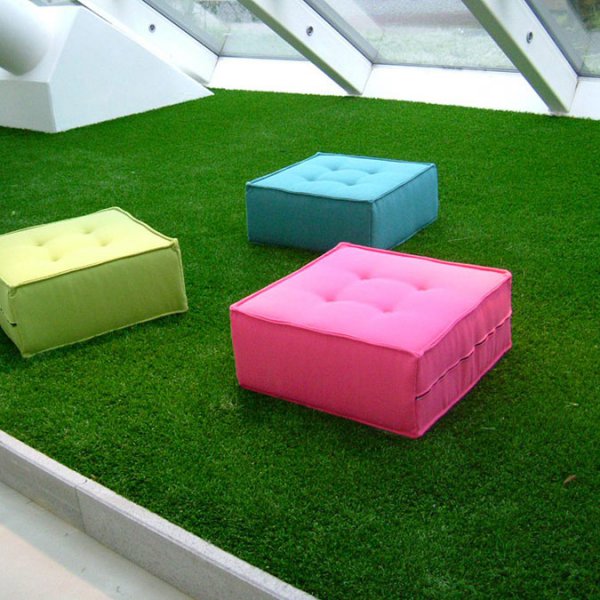 sit on fake grass